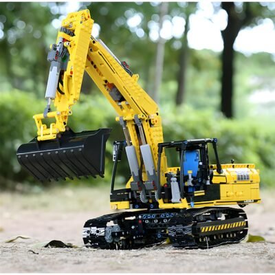 Remote Controlled Digger Model Building Block Toys | 1830PCS - Image 3