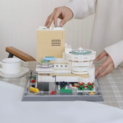 Iconic Guggenheim Museum Model Building Block Set | 904PCS - Image 3