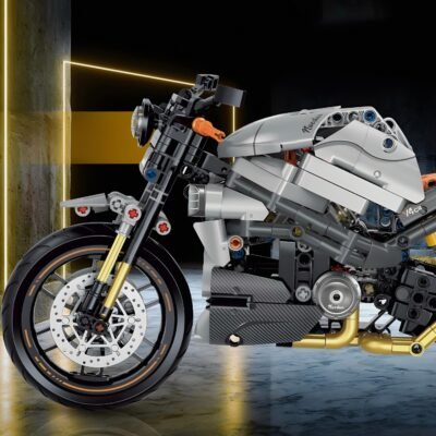 V4Cr Nacked Beast Model Building Block Toys | 645PCS - Image 3