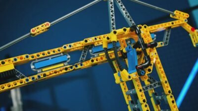 Remote Controlled City Building Crane Model Building Block Toys | 1730PCS - Image 2